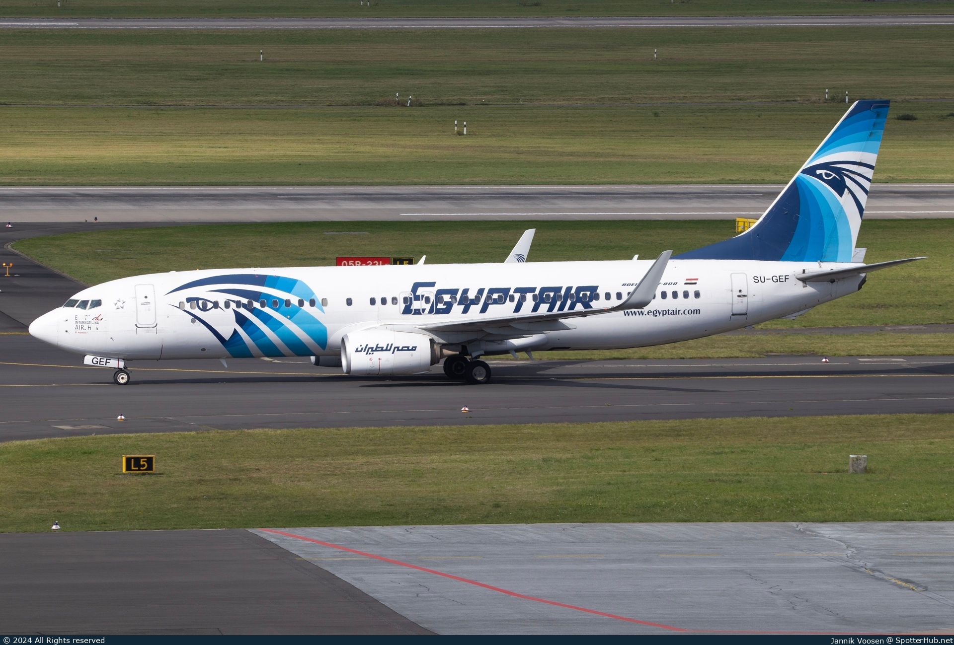 Photo of SU-GEF - Boeing 737-866 operated by Egyptair