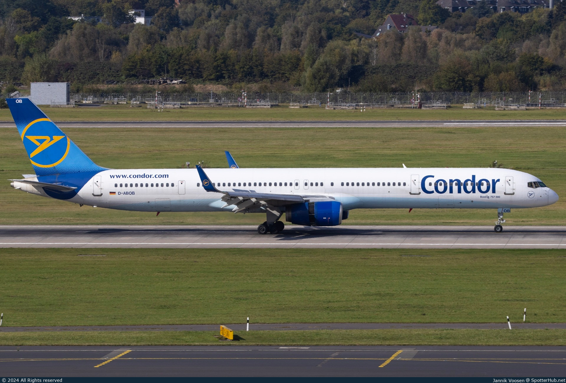 Photo of D-ABOB - Boeing 757-330 operated by Condor