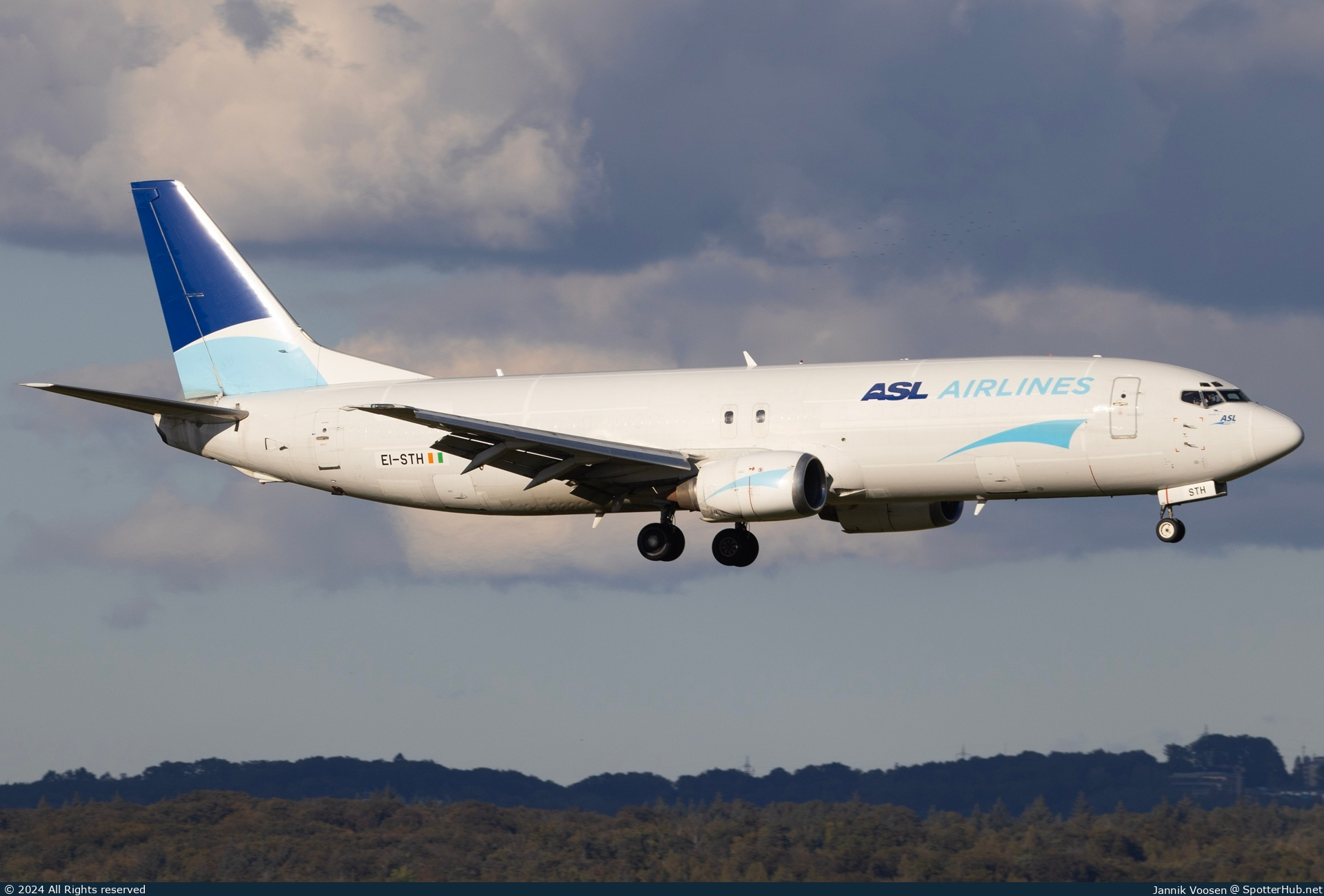 Photo of EI-STH - Boeing 737-429(SF) operated by ASL Airlines Ireland