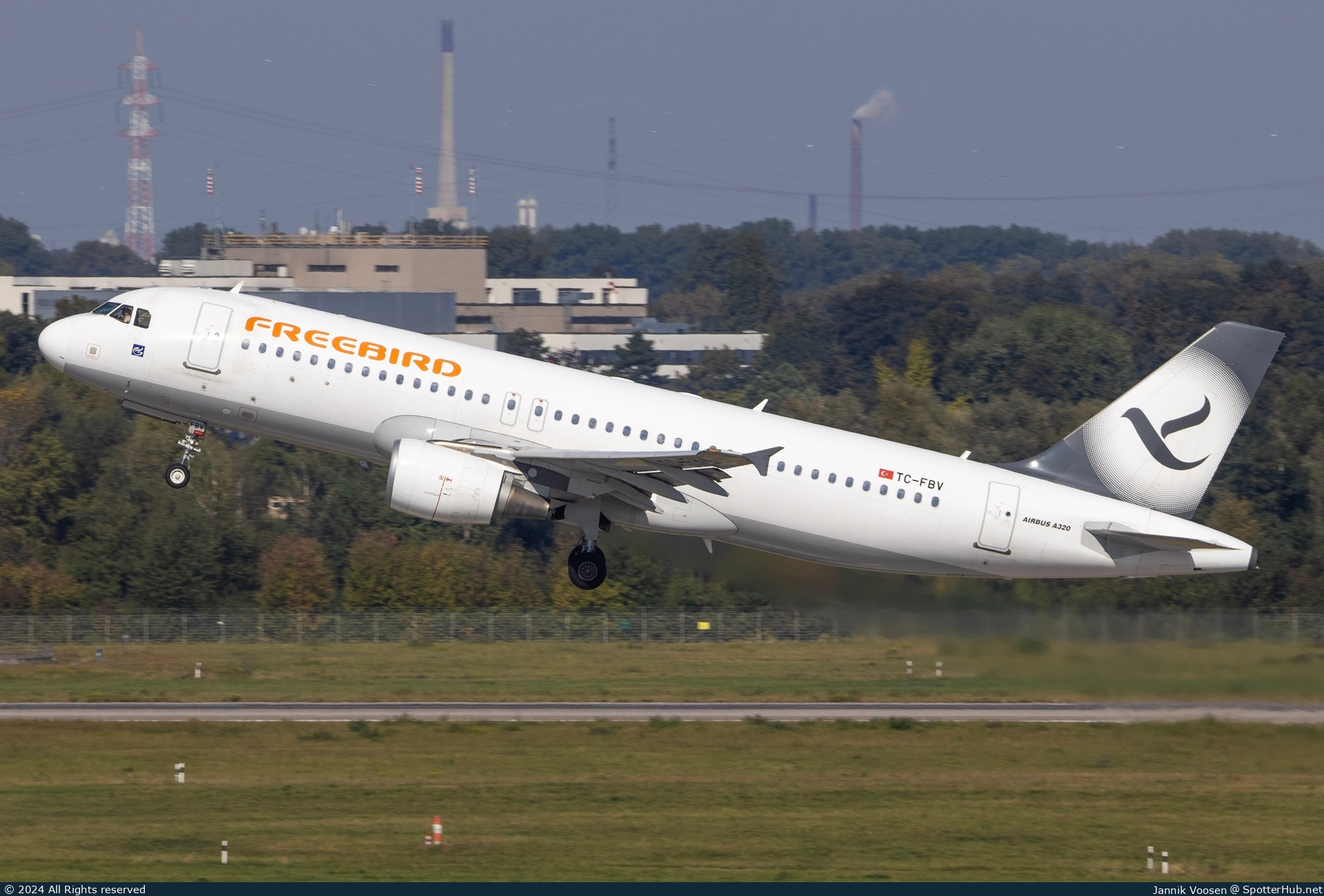 Photo of TC-FBV - Airbus A320-214 operated by Freebird Airlines