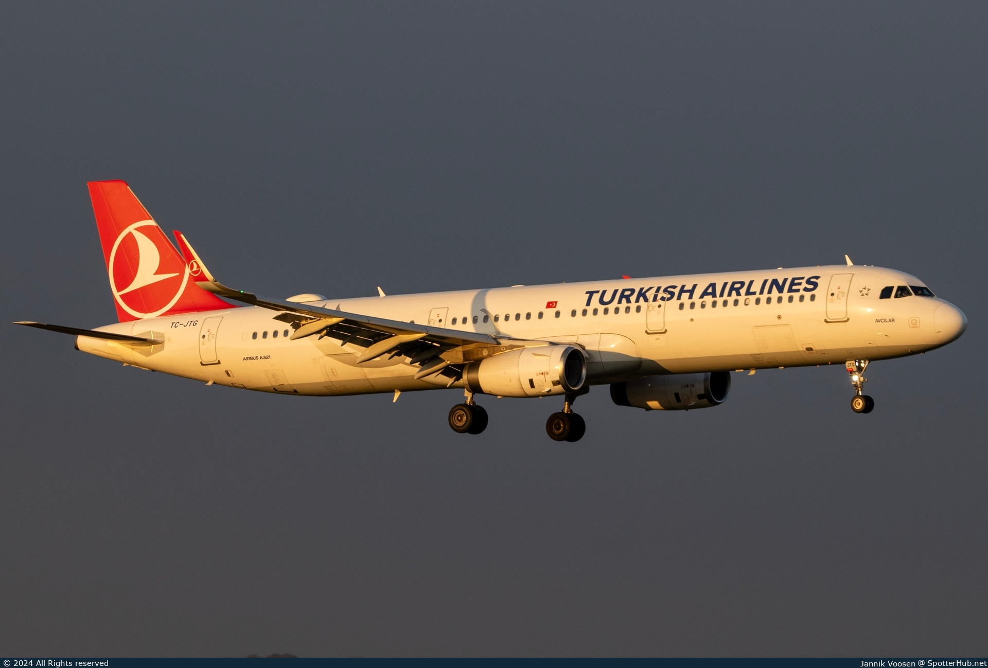 Photo of TC-JTG - Airbus A321-231 operated by Turkish Airlines