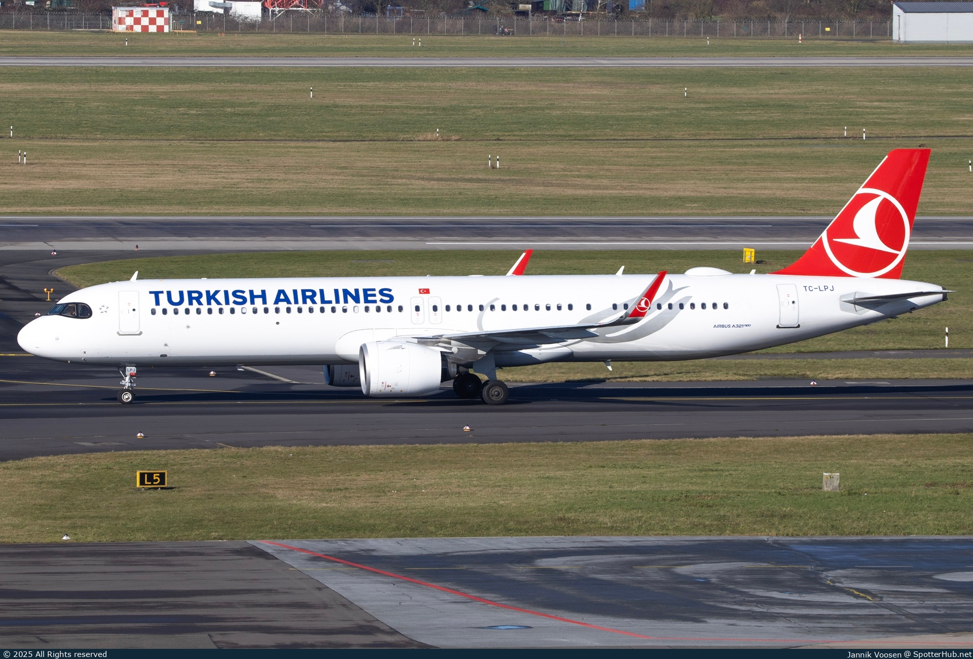Photo of TC-LPJ - Airbus A321-271NX operated by Turkish Airlines
