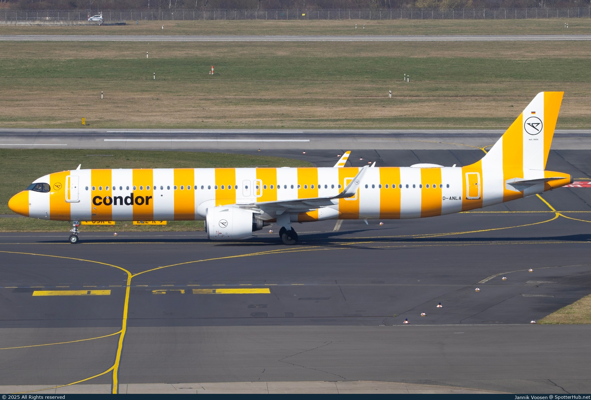 Photo of D-ANLA - Airbus A321-271NX operated by Condor