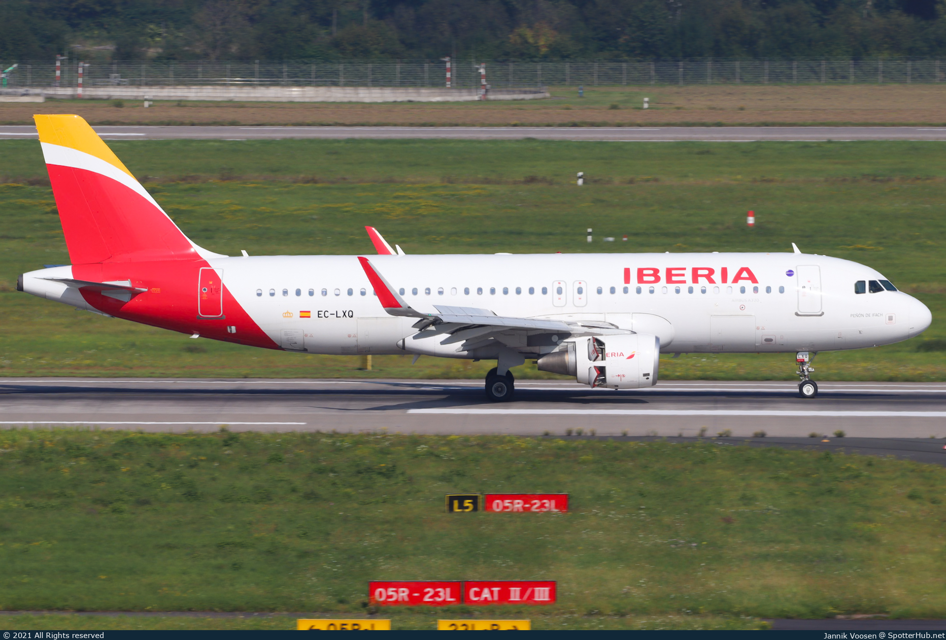Photo of EC-LXQ - Airbus A320-216 operated by Iberia