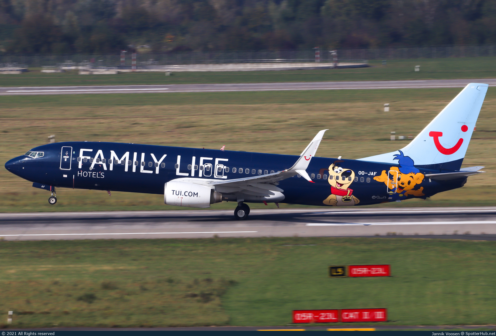 Photo of OO-JAF - Boeing 737-8K5 operated by TUI Airlines Belgium