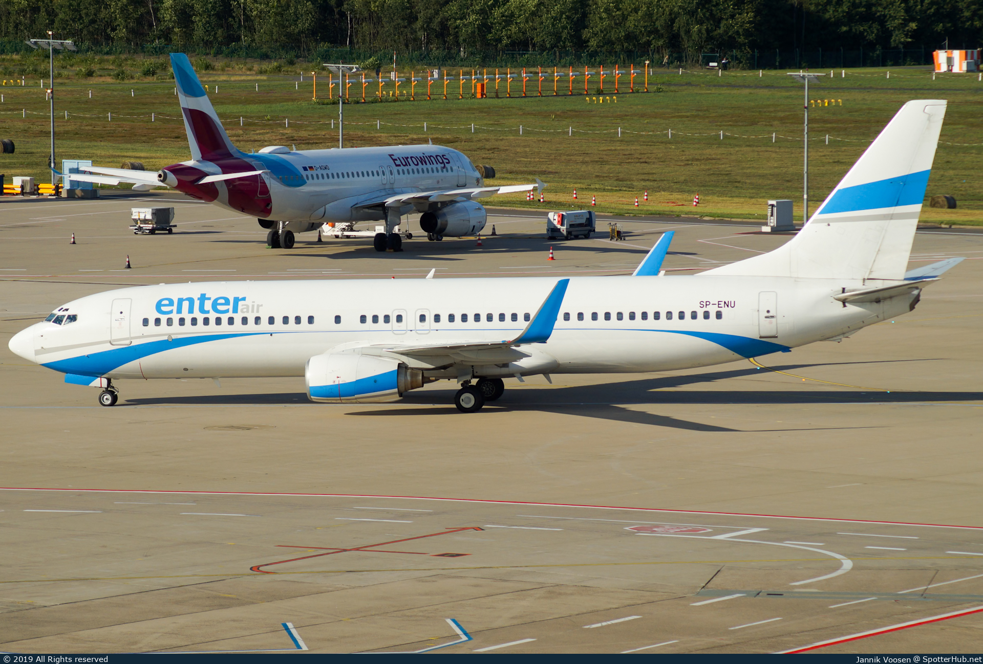 Photo of SP-ENU - Boeing 737-83N operated by Enter Air
