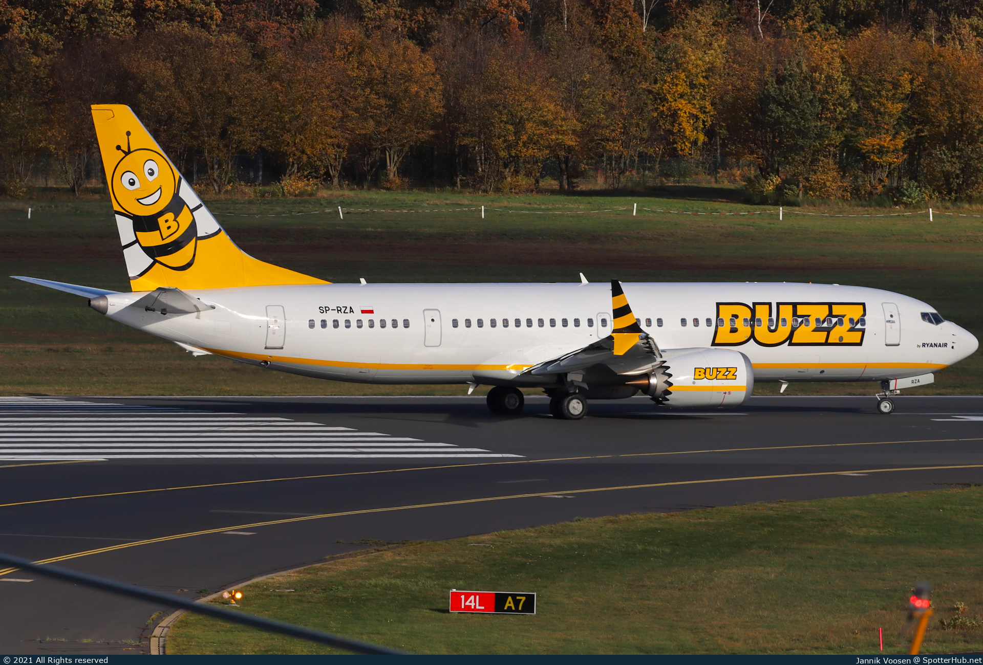 Photo of SP-RZA - Boeing 737 MAX 8-200 operated by Buzz
