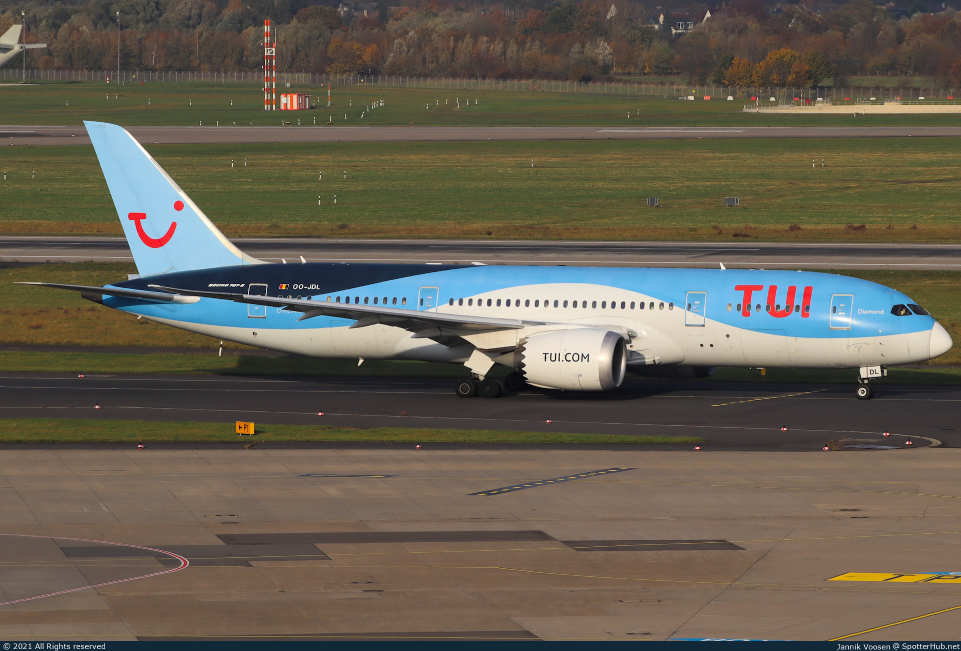 Photo of OO-JDL - Boeing 787-8 Dreamliner operated by TUI Airlines Belgium