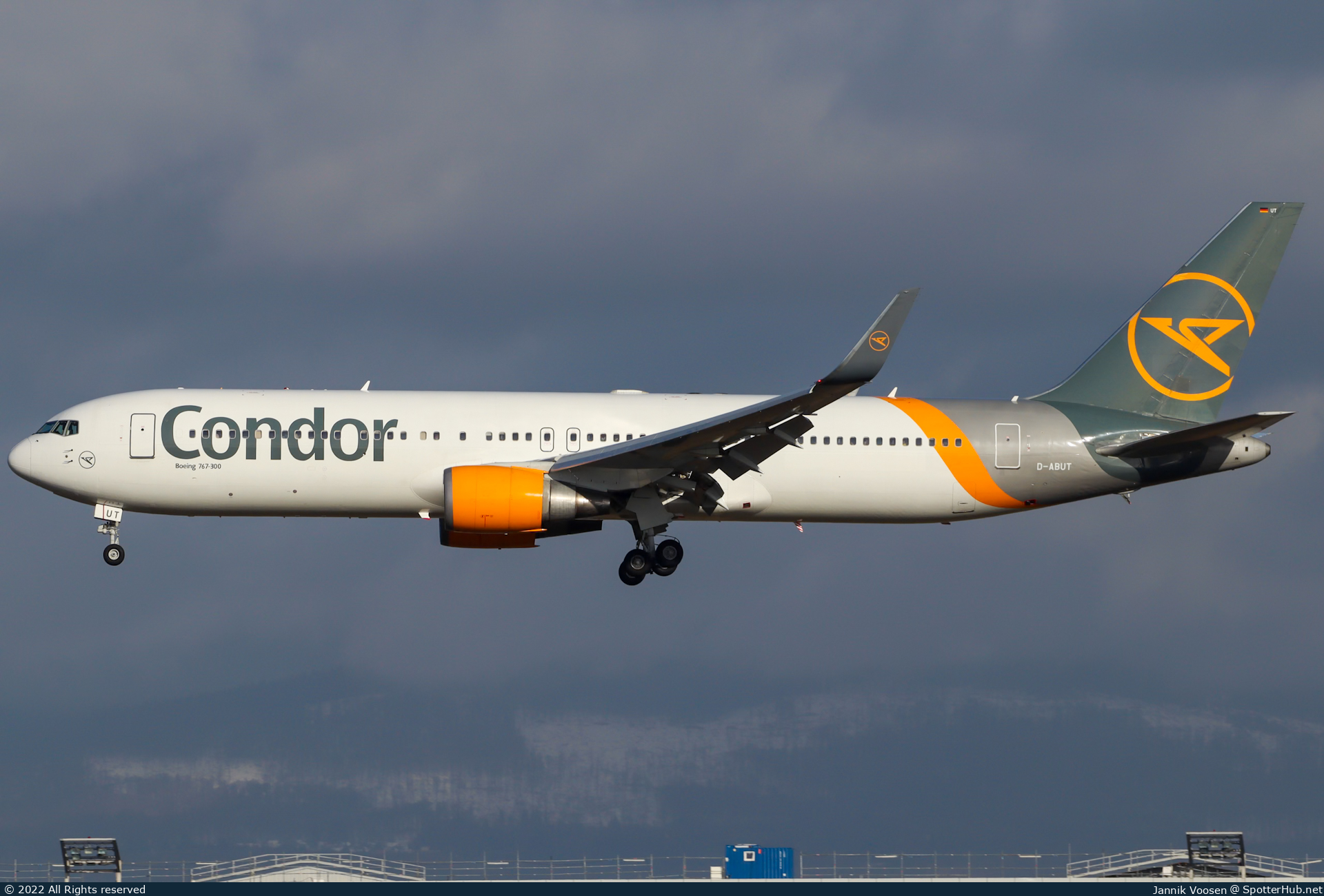 Photo of D-ABUT - Boeing 767-3Q8(ER) operated by Condor