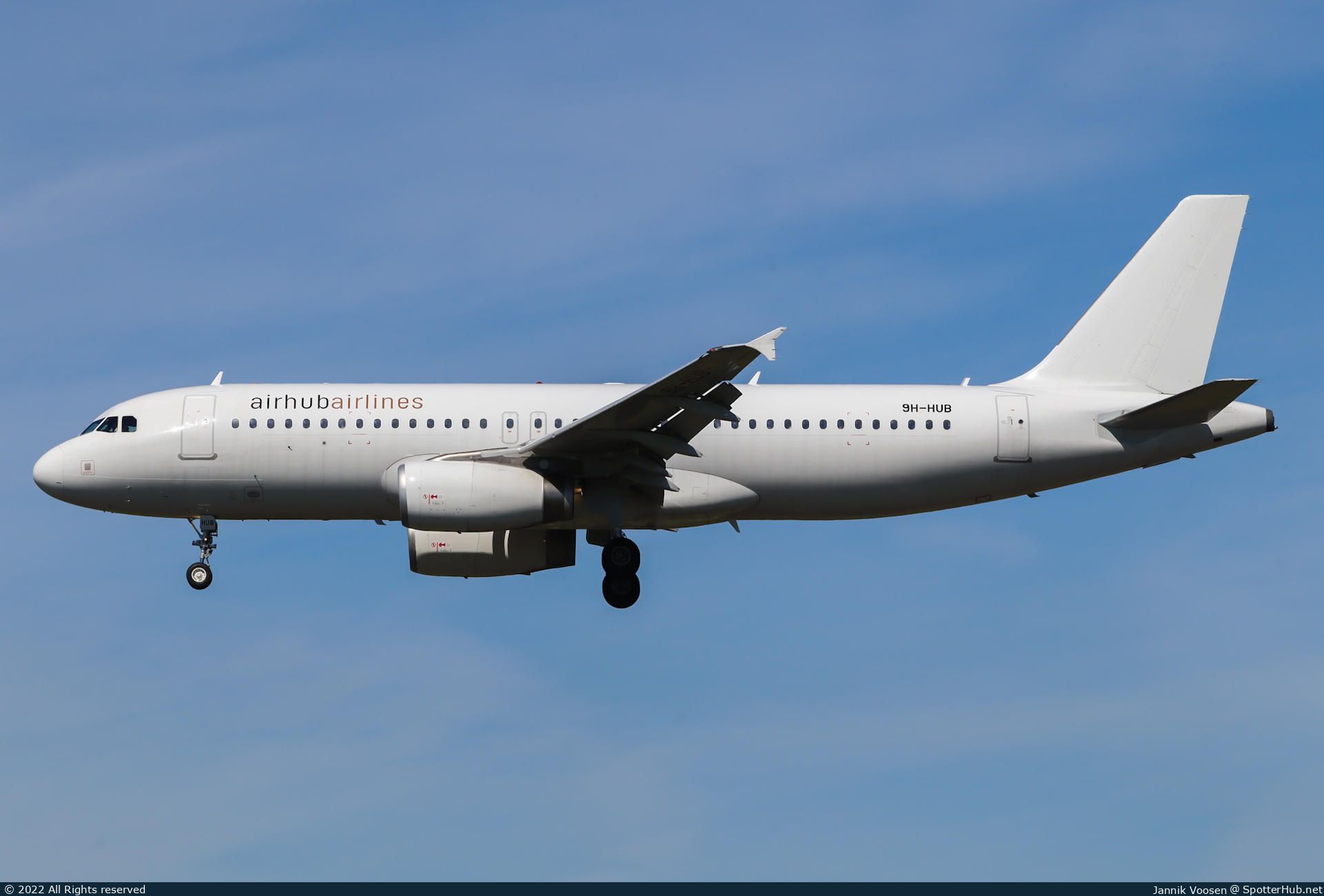 Photo of 9H-HUB - Airbus A320-232 operated by Airhub Airlines