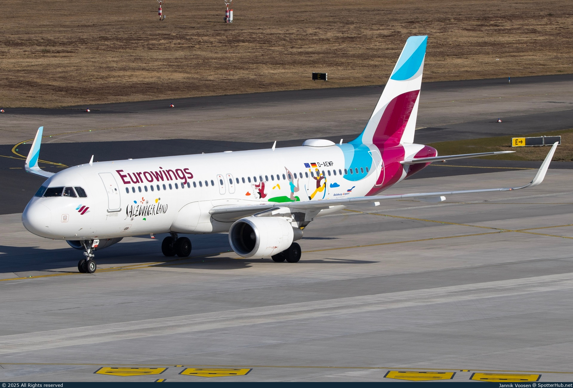 Photo of D-AEWP - Airbus A320-214 operated by Eurowings