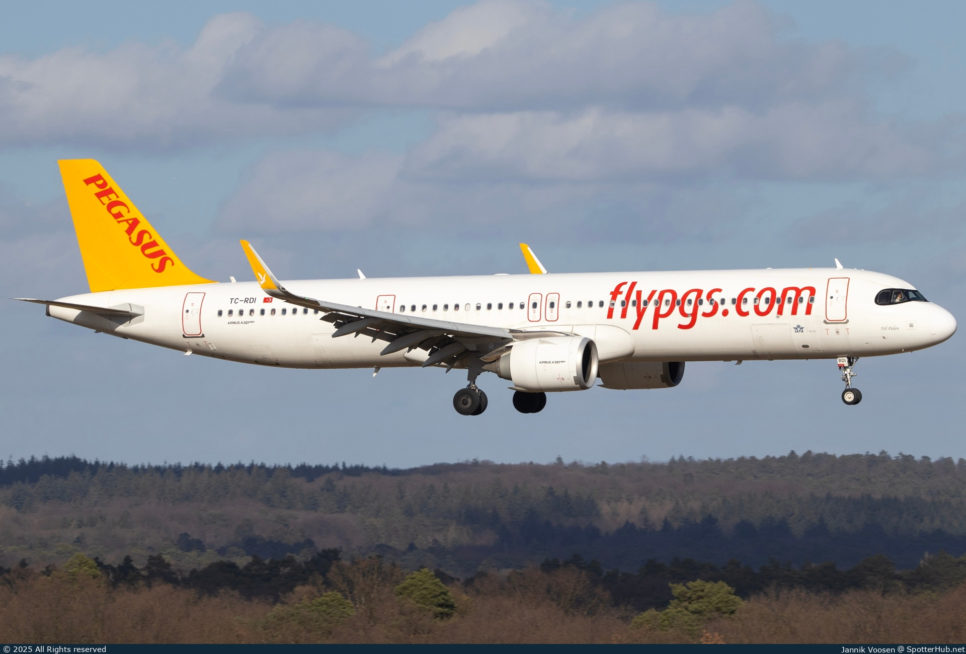 Photo of TC-RDI - Airbus A321-251NX operated by Pegasus Airlines