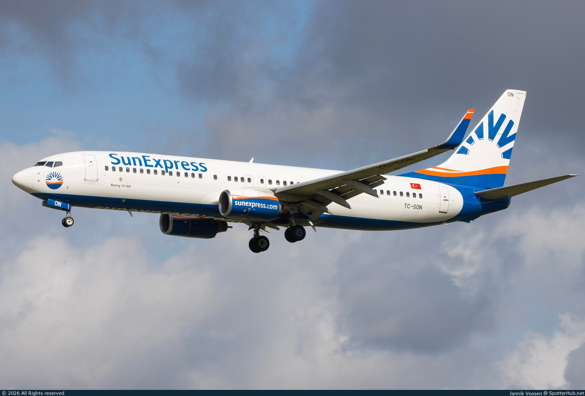 Photo of TC-SON - Boeing 737-86J operated by SunExpress