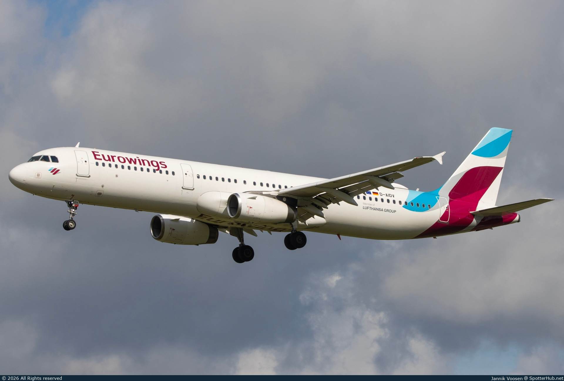 Photo of D-AIDV - Airbus A321-231 operated by Eurowings