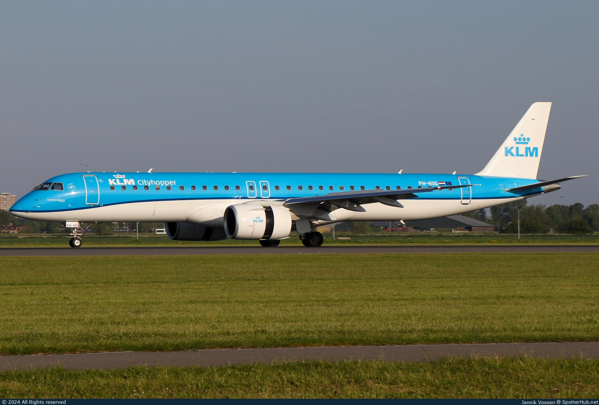 Photo of PH-NXG - Embraer ERJ-195-E2 operated by KLM Cityhopper
