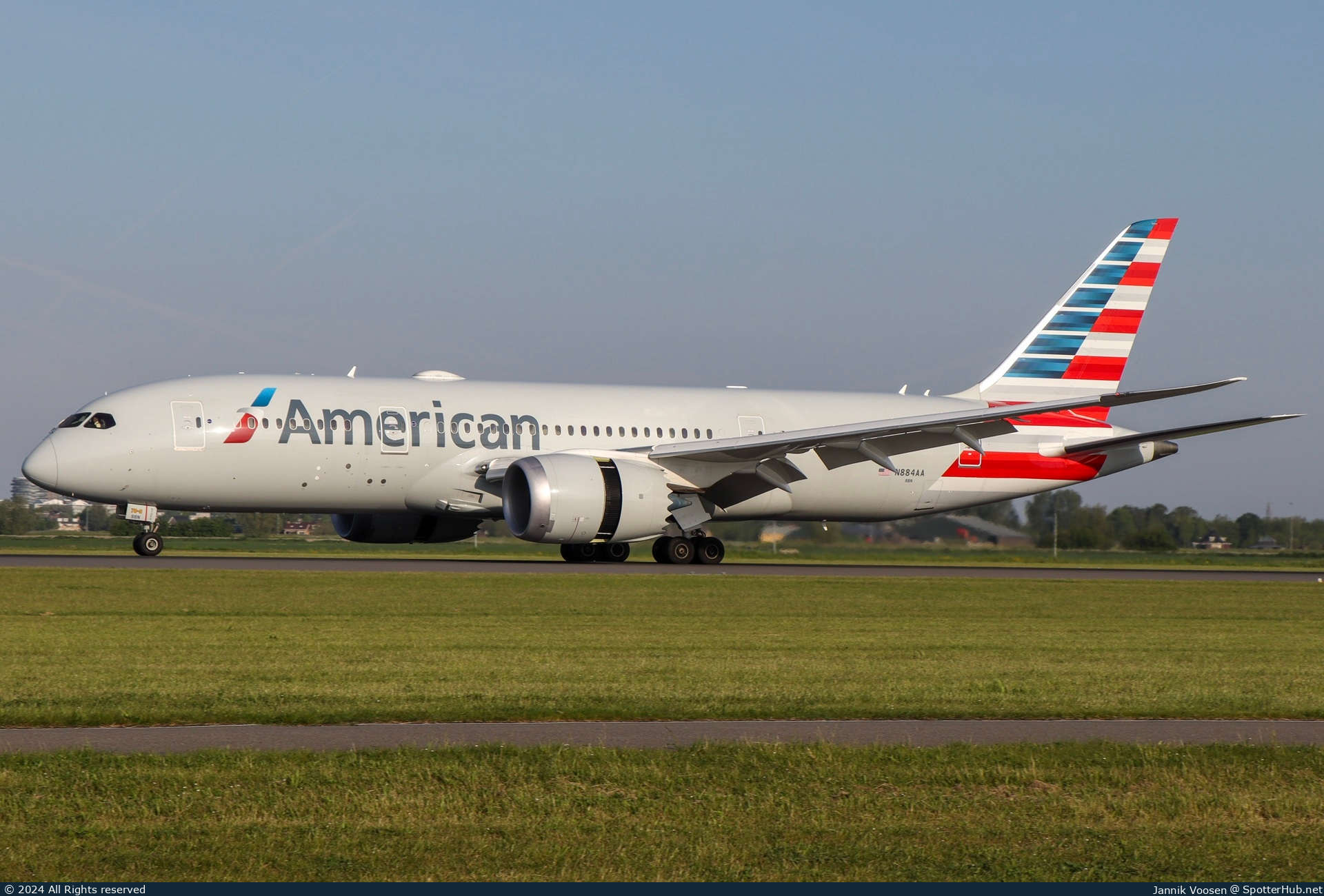 Photo of N884AA - Boeing 787-8 Dreamliner operated by American Airlines