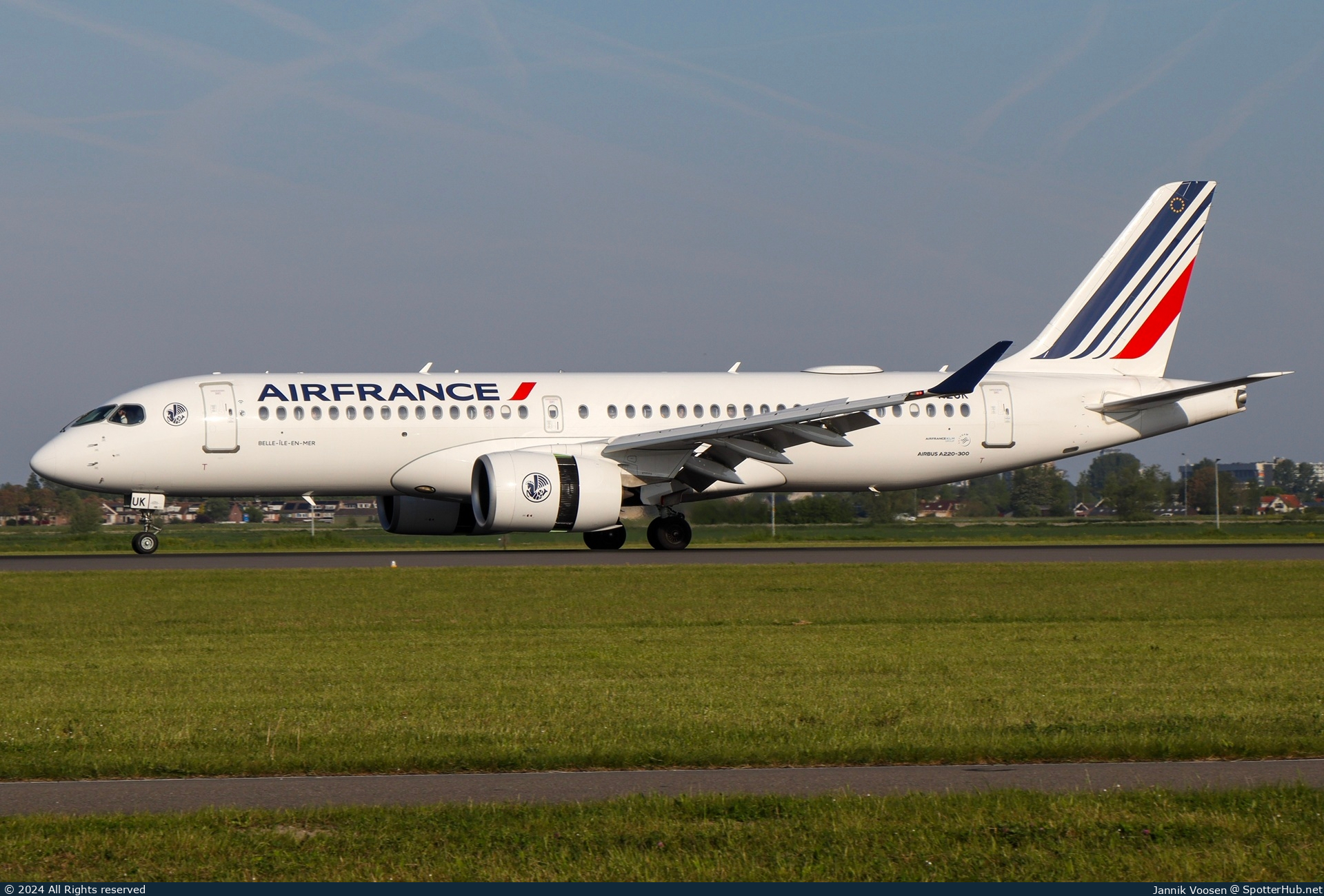 Photo of F-HZUK - Airbus A220-300 operated by Air France