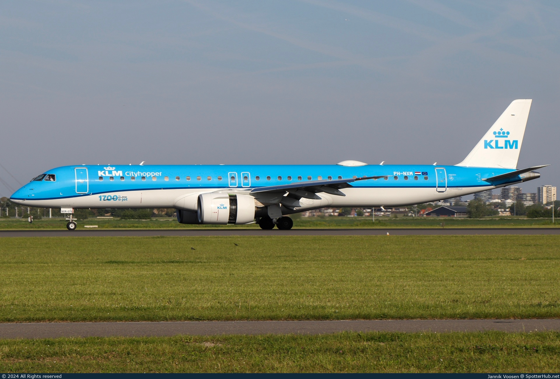 Photo of PH-NXM - Embraer ERJ-195-E2 operated by KLM Cityhopper