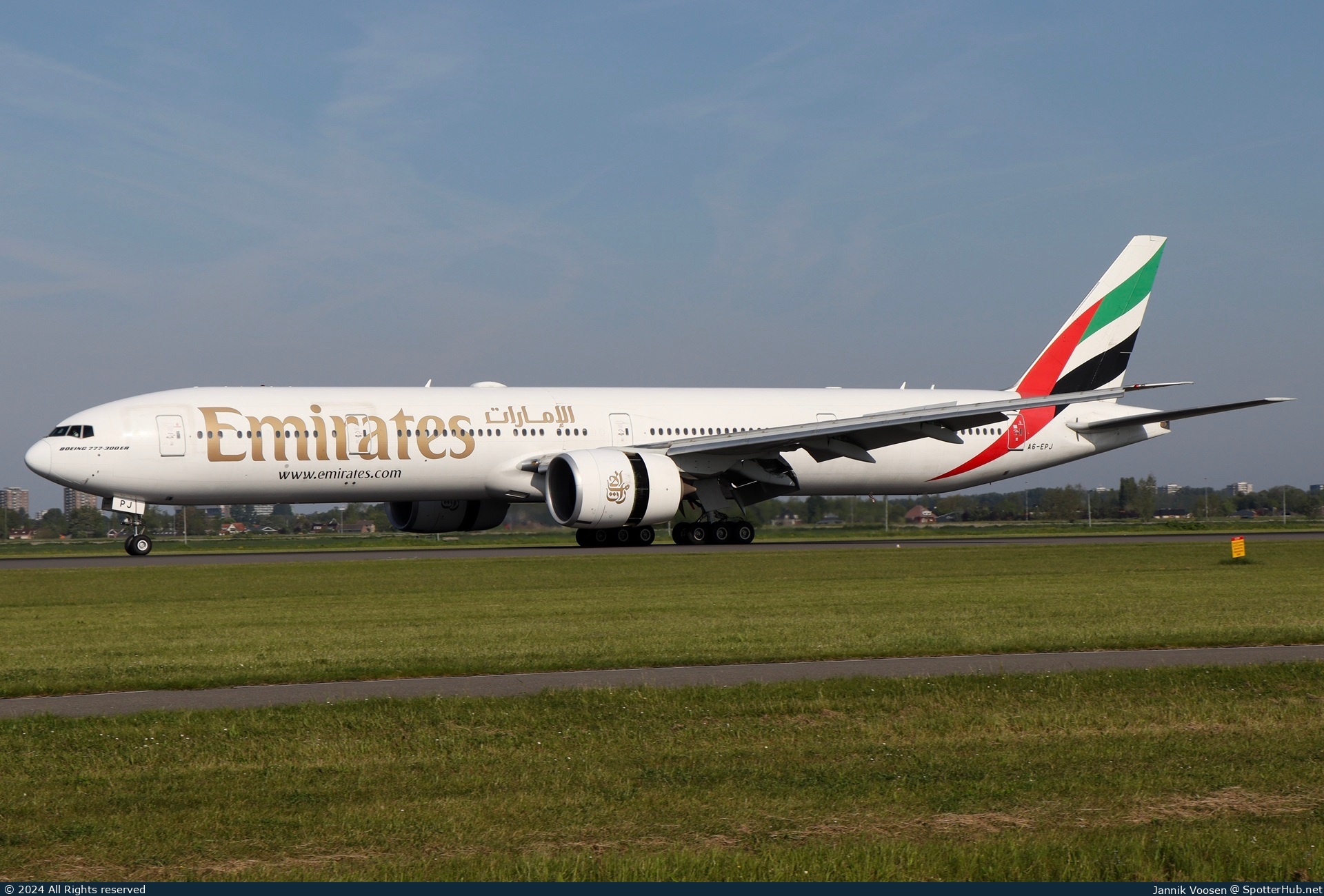 Photo of A6-EPJ - Boeing 777-31H(ER) operated by Emirates