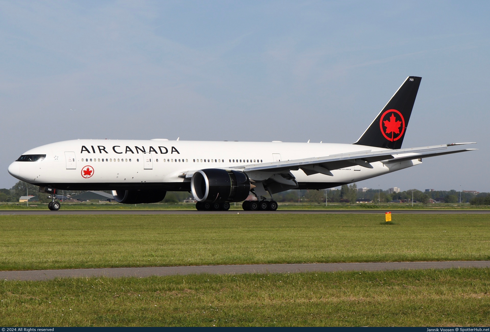 Photo of C-FIUJ - Boeing 777-233(LR) operated by Air Canada