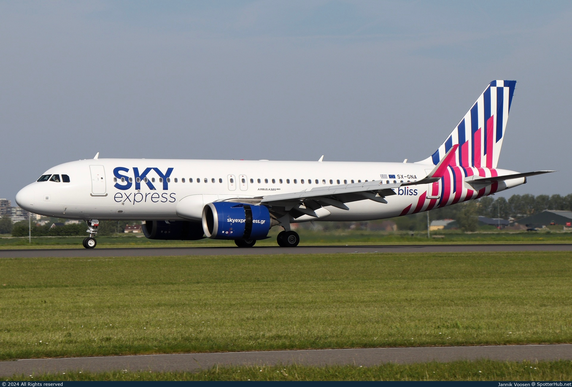 Photo of SX-GNA - Airbus A320-251N operated by Sky Express
