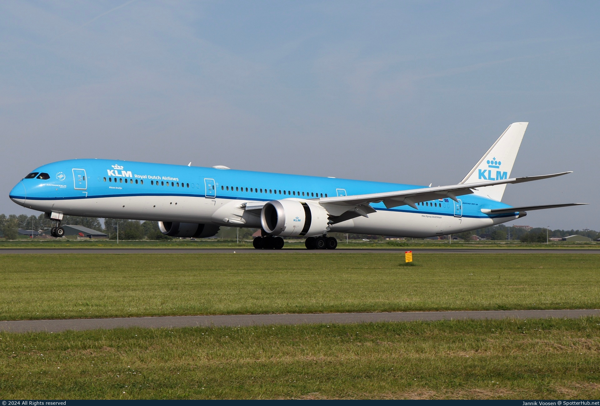 Photo of PH-BKL - Boeing 787-10 Dreamliner operated by KLM Royal Dutch Airlines