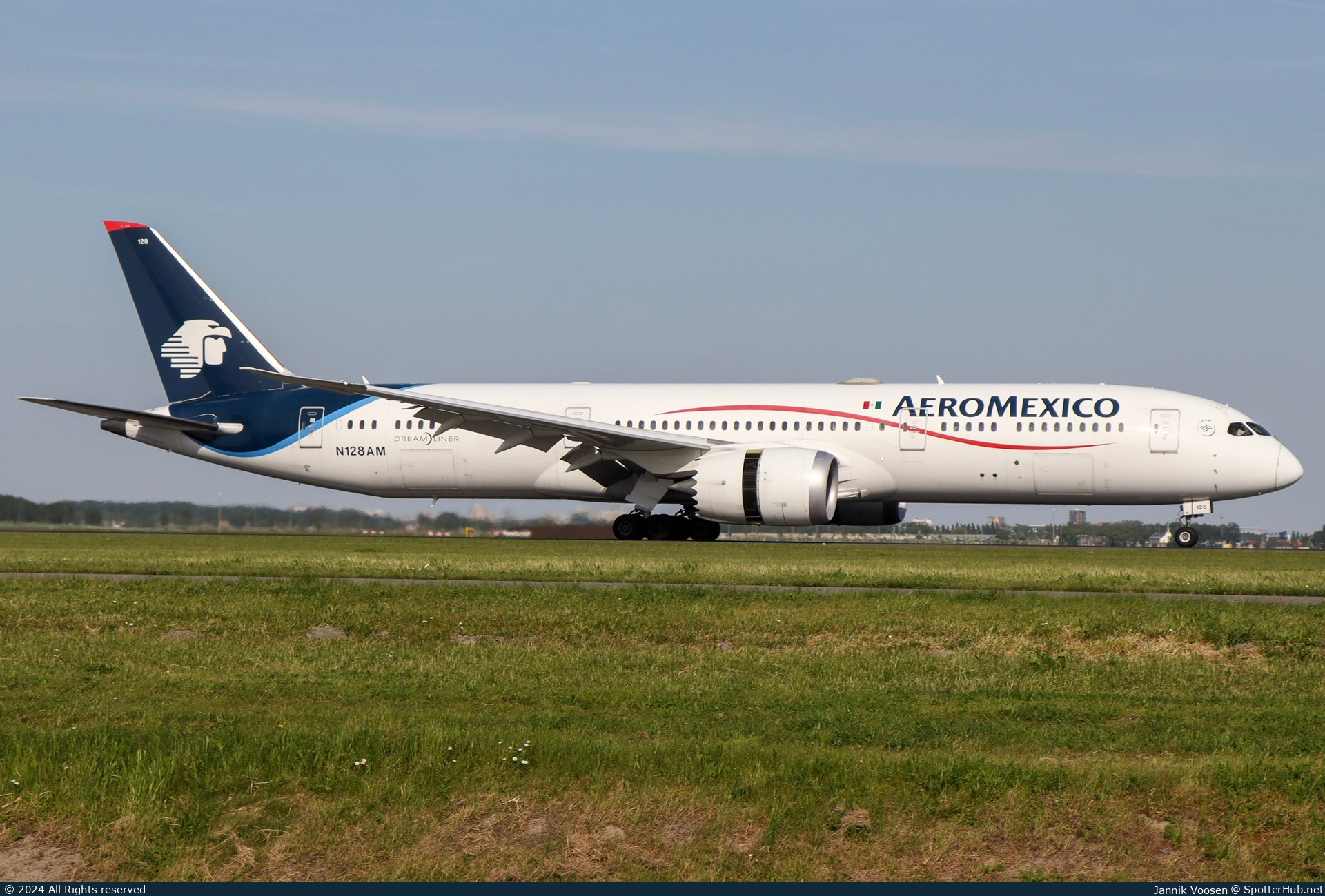 Photo of N128AM - Boeing 787-9 Dreamliner operated by Aeroméxico