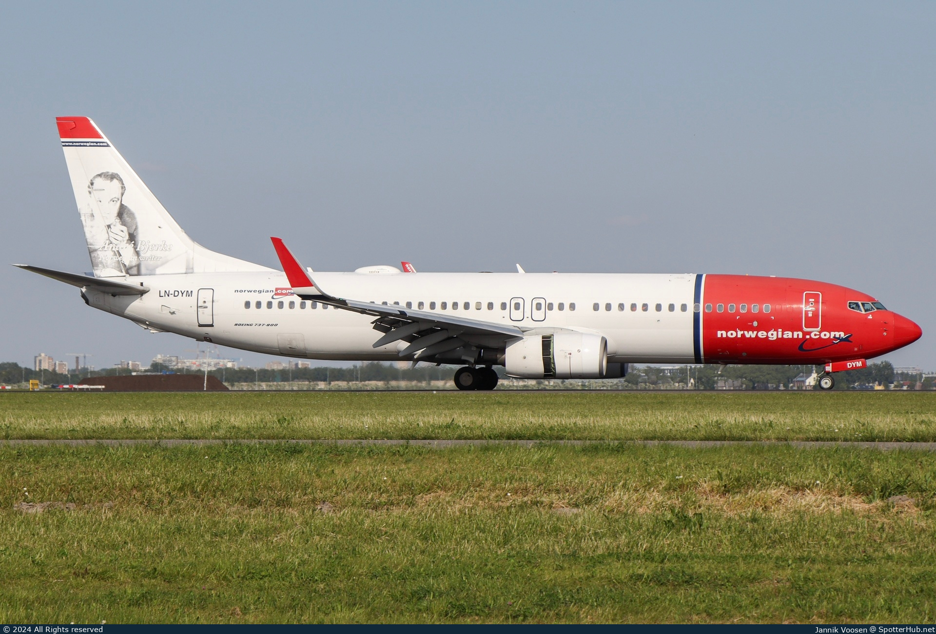 Photo of LN-DYM - Boeing 737-8JP operated by Norwegian Air Shuttle