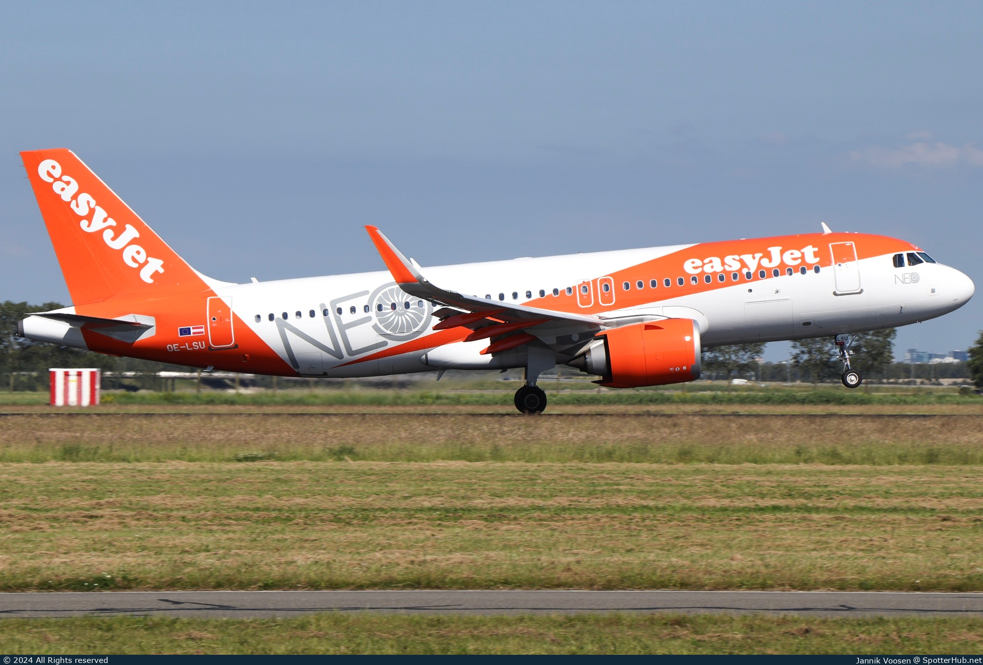 Photo of OE-LSU - Airbus A320-251N operated by easyJet Europe