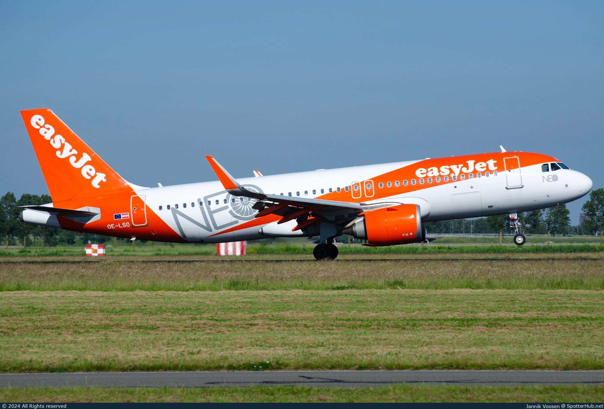 Photo of OE-LSO - Airbus A320-251N operated by easyJet Europe
