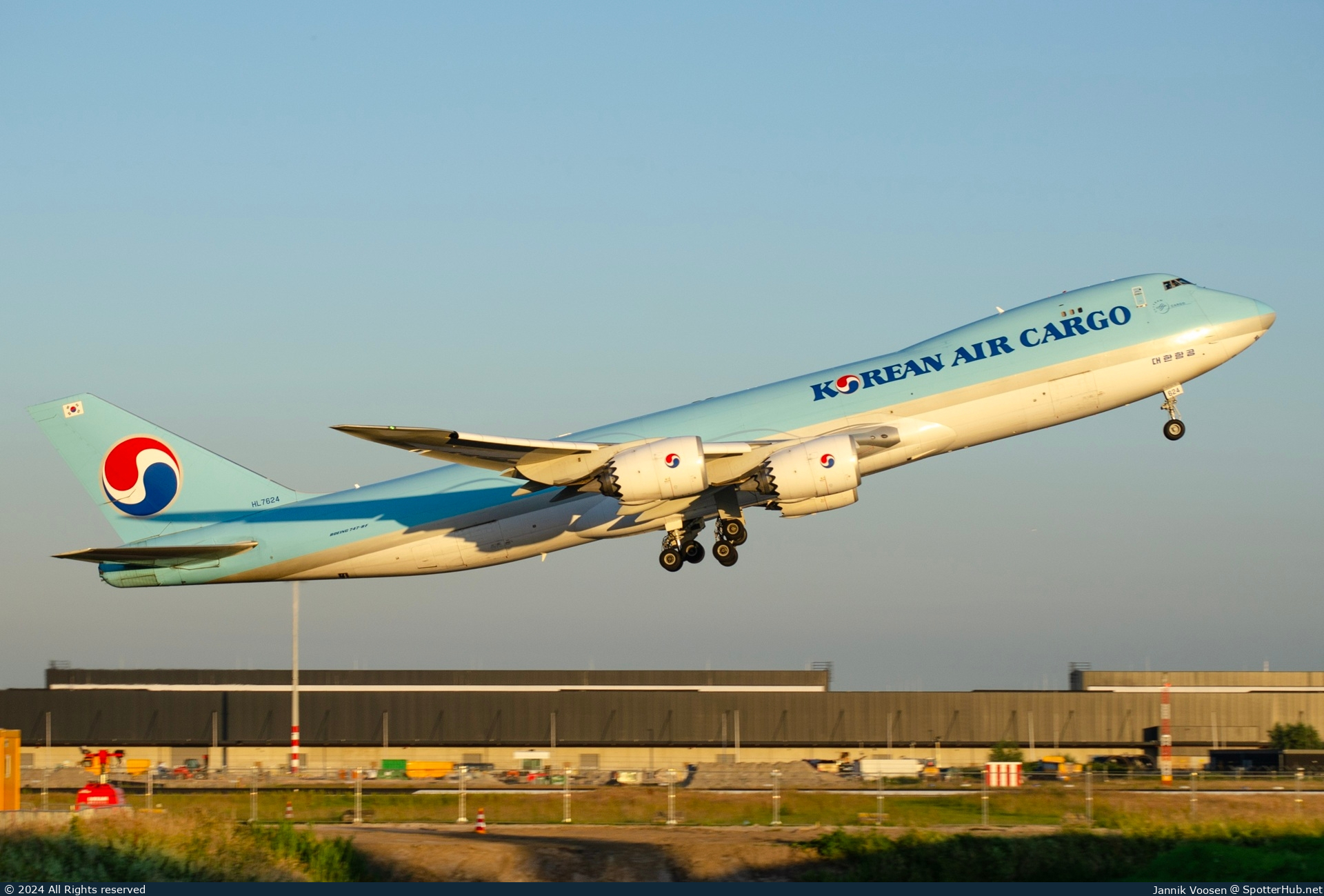 Photo of HL7624 - Boeing 747-8B5F operated by Korean Air Cargo