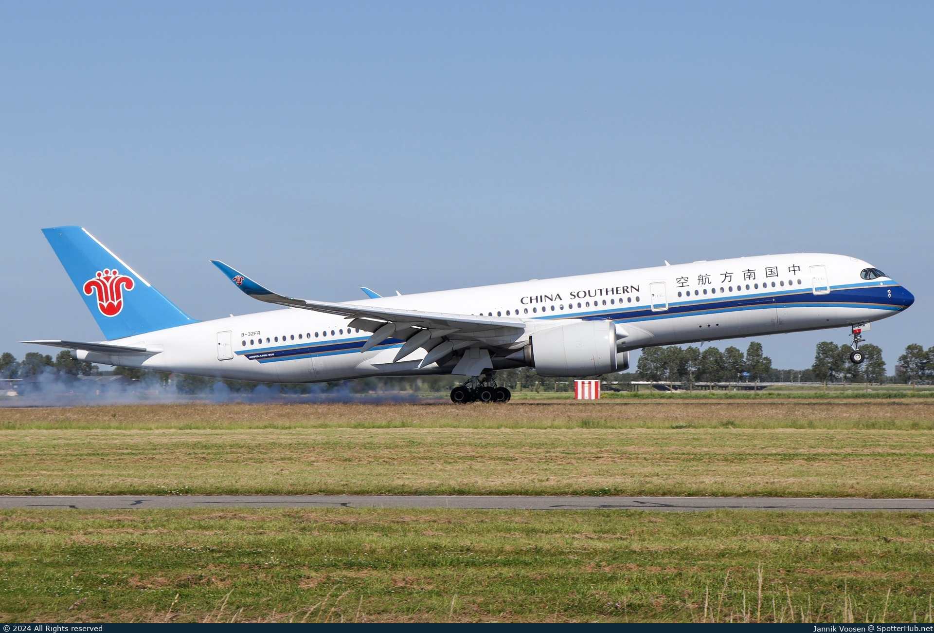 Photo of B-32FR - Airbus A350-941 operated by China Southern Airlines