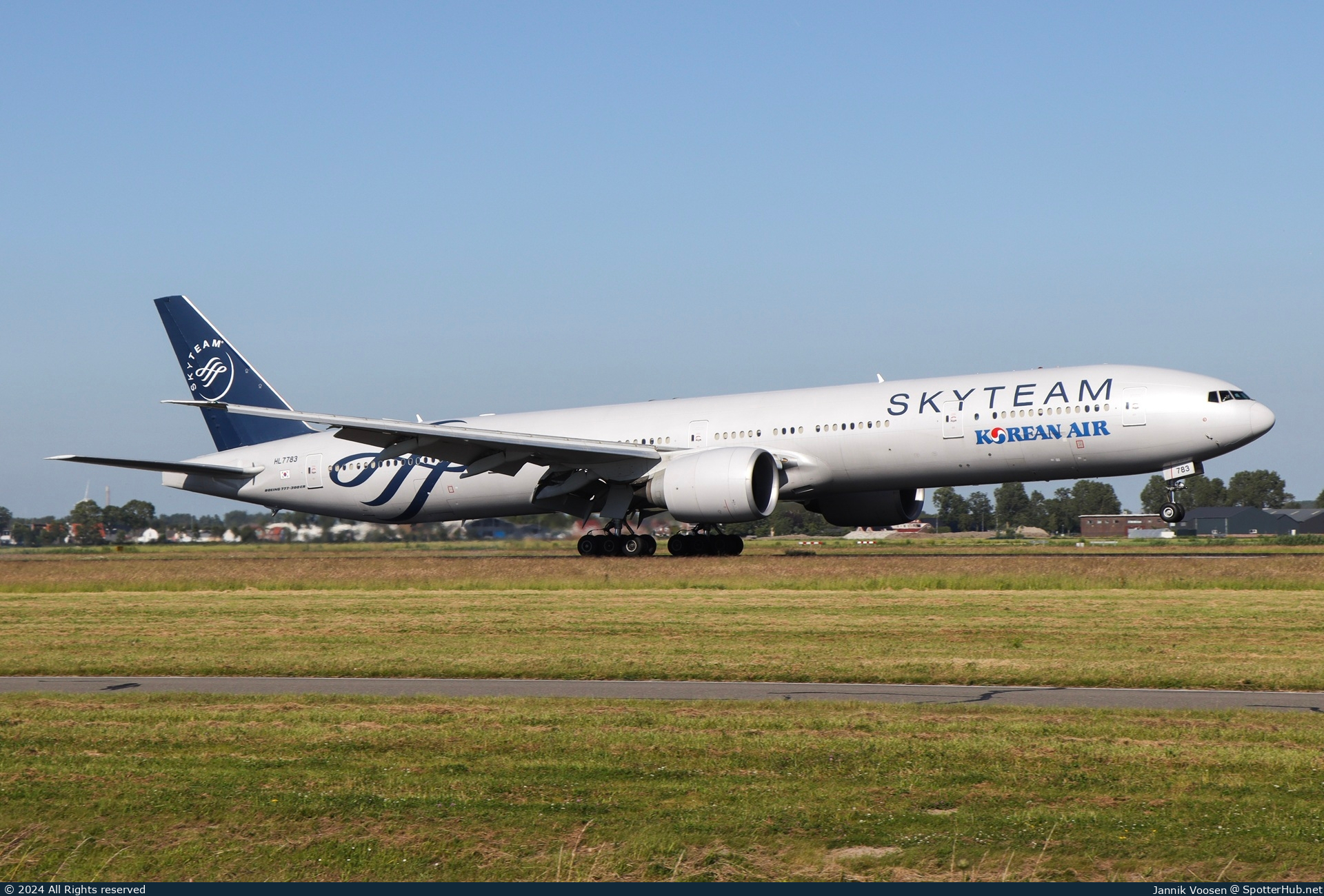 Photo of HL7783 - Boeing 777-3B5(ER) operated by Korean Air