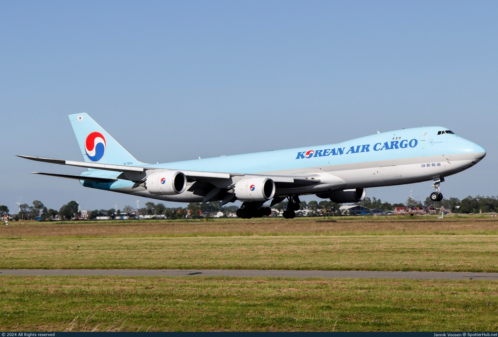 Photo of HL7624 - Boeing 747-8B5F operated by Korean Air Cargo