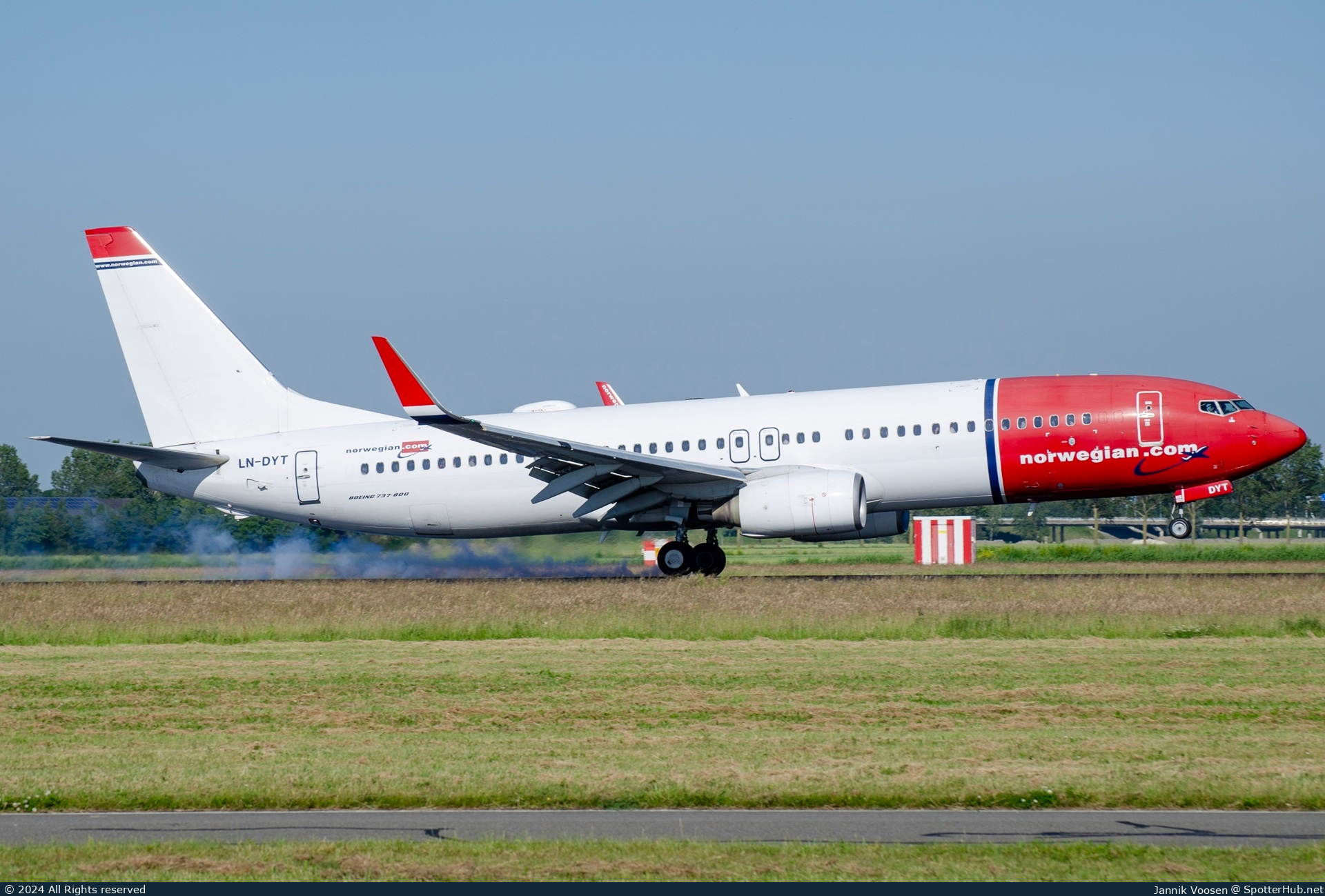 Photo of LN-DYT - Boeing 737-8JP operated by Norwegian Air Shuttle