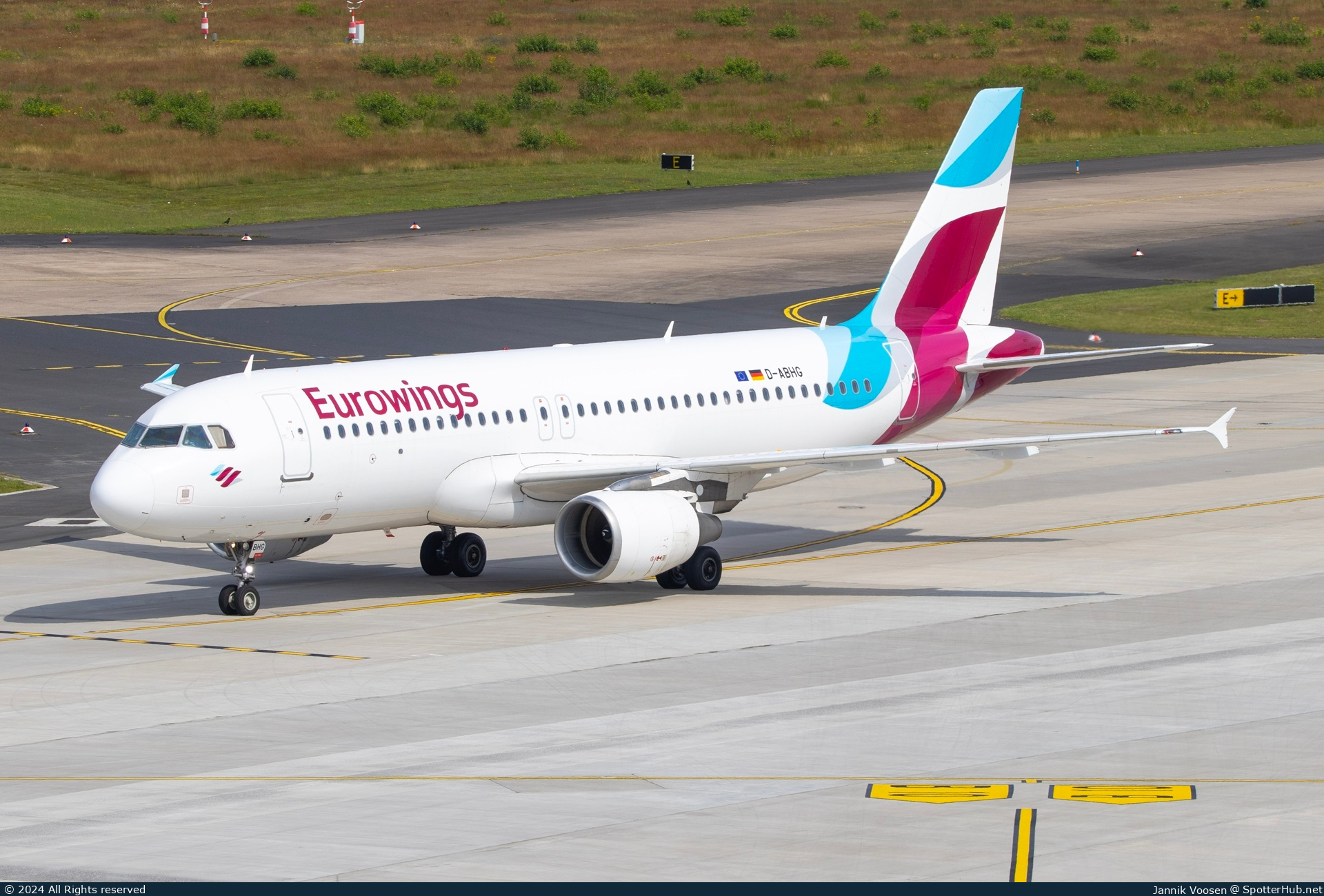 Photo of D-ABHG - Airbus A320-214 operated by Eurowings