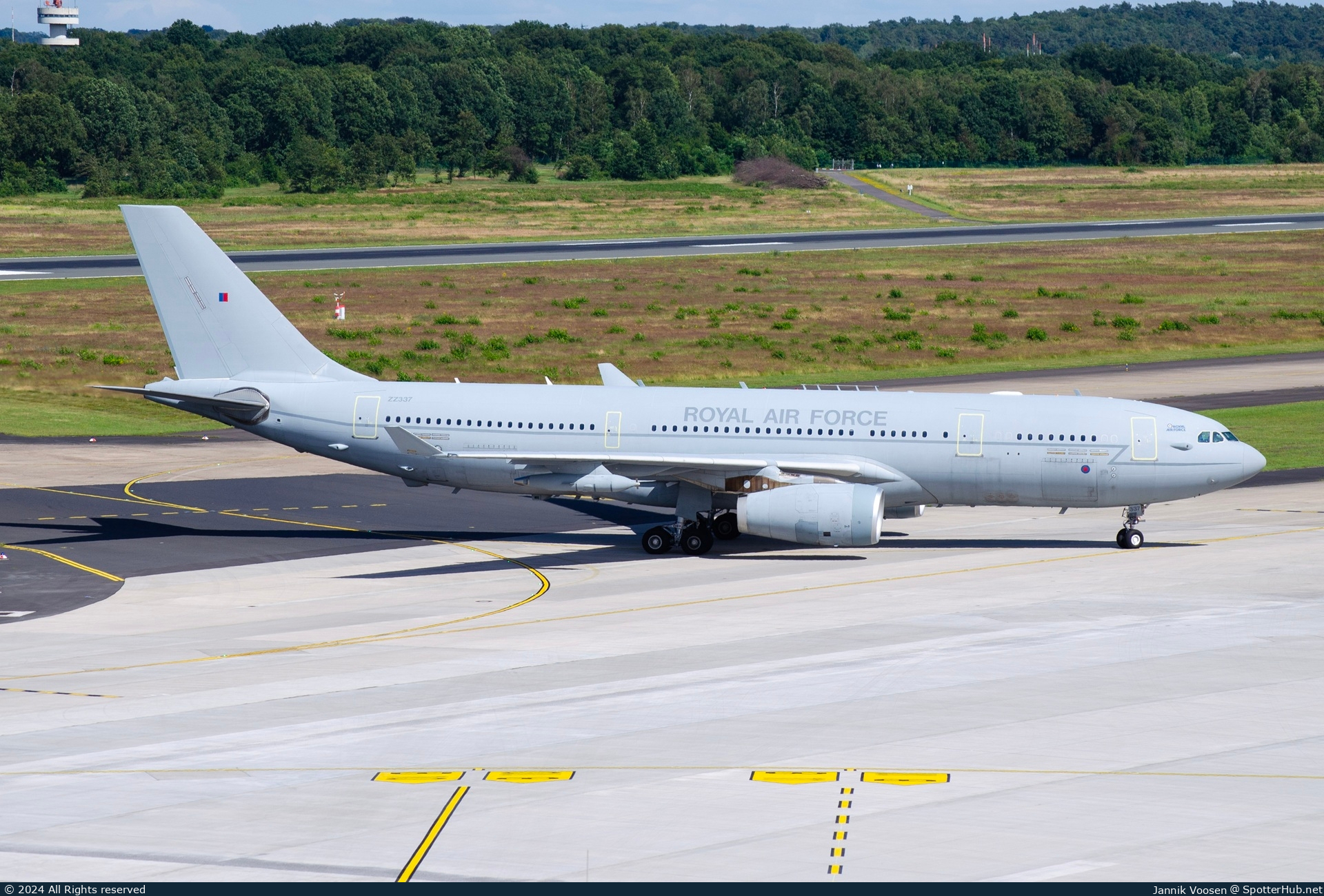 Photo of ZZ337 - Airbus A330-243(MRTT) Voyager KC.3 operated by Royal Air Force