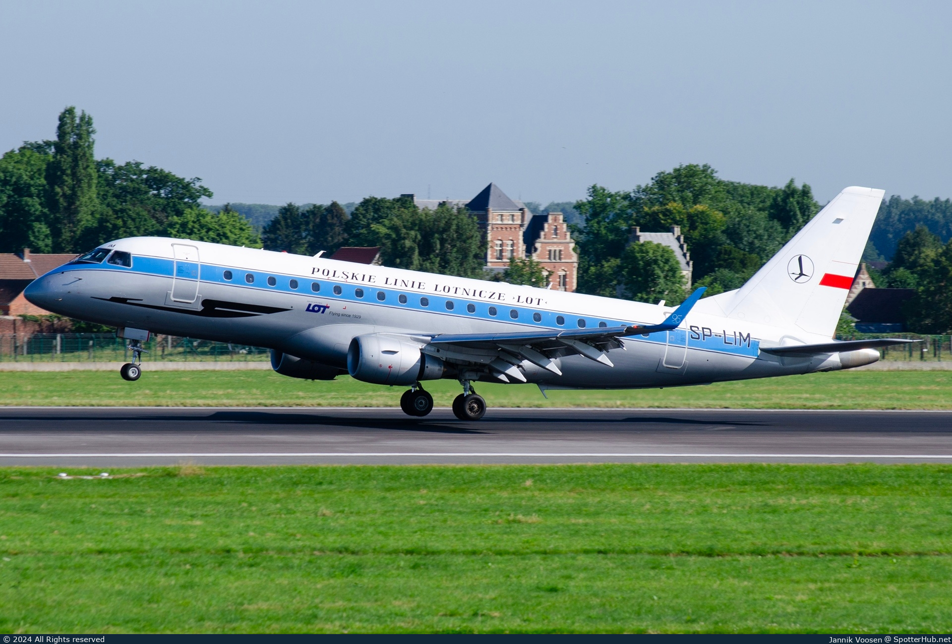 Photo of SP-LIM - Embraer ERJ-175LR operated by LOT Polish Airlines