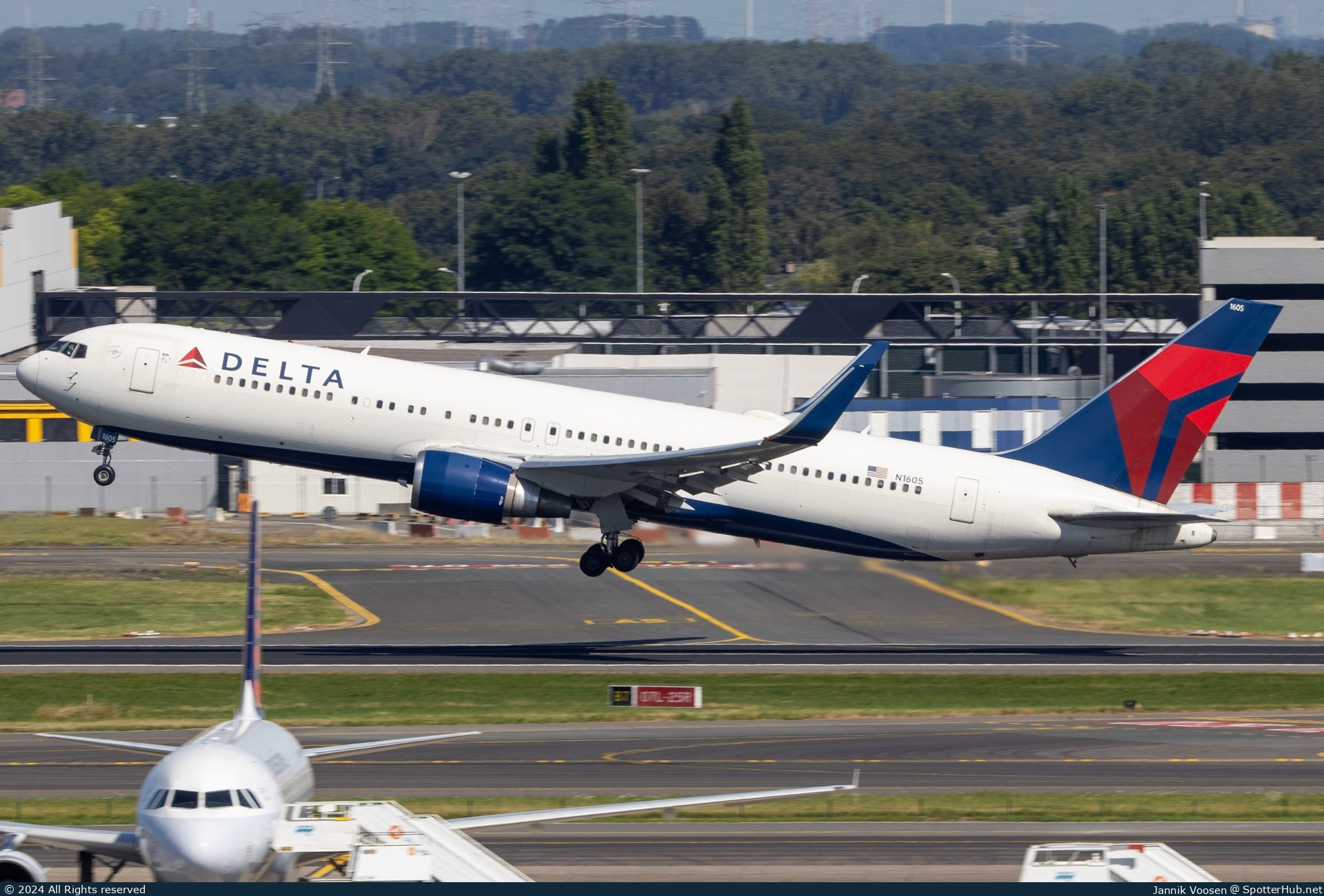 Photo of N1605 - Boeing 767-332(ER) operated by Delta Air Lines