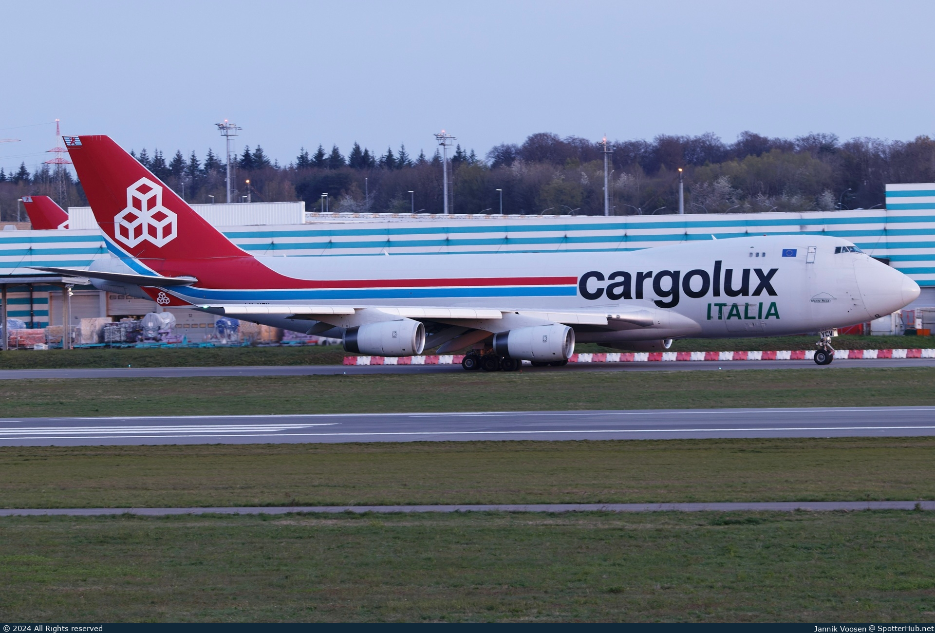 Photo of LX-YCV - Boeing 747-4R7F operated by Cargolux Italia