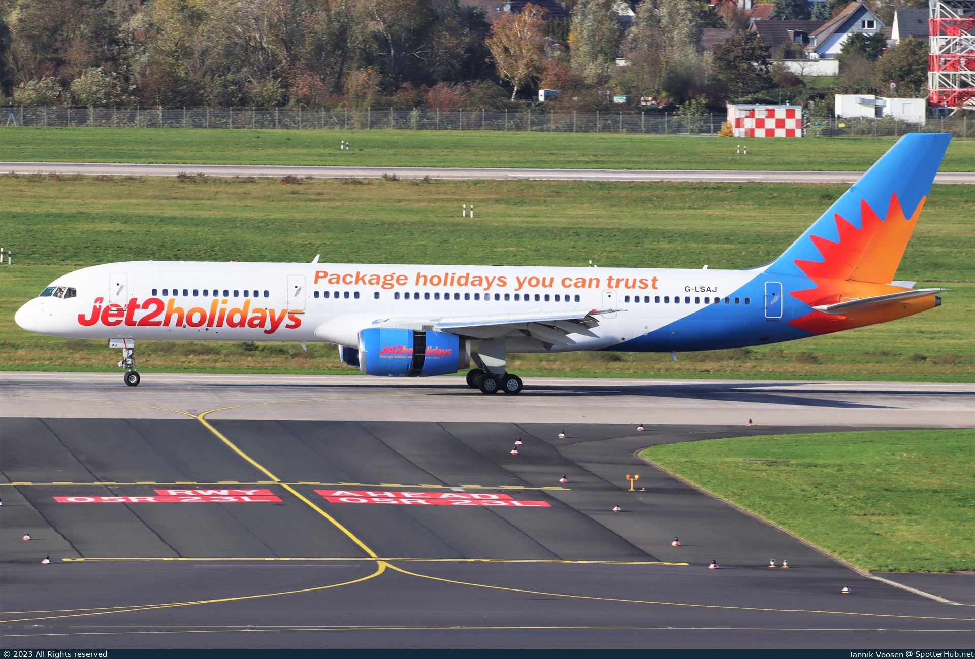 Photo of G-LSAJ - Boeing 757-236 operated by Jet2