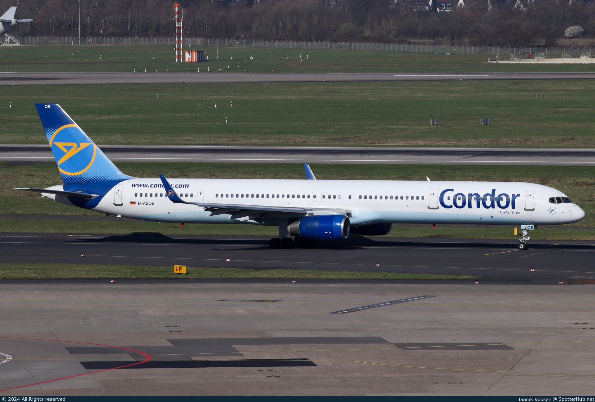 Photo of D-ABOB - Boeing 757-330 operated by Condor