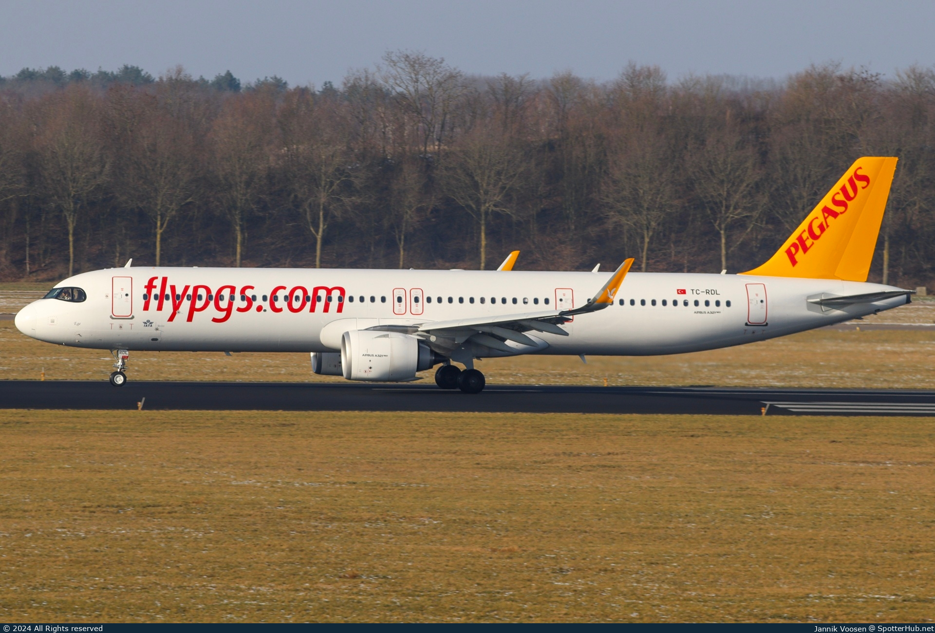 Photo of TC-RDL - Airbus A321-251NX operated by Pegasus Airlines