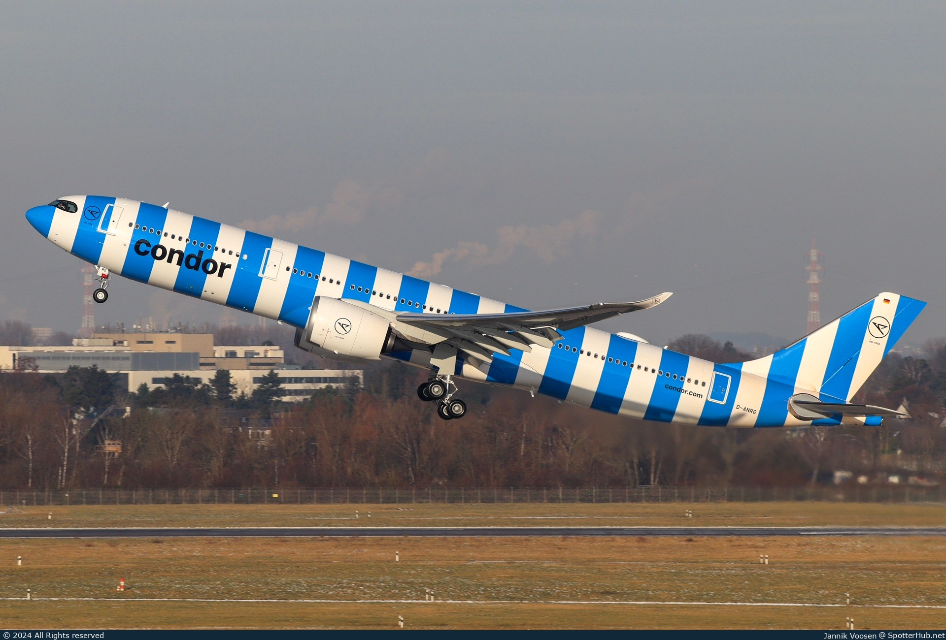 Photo of D-ANRG - Airbus A330-941 operated by Condor
