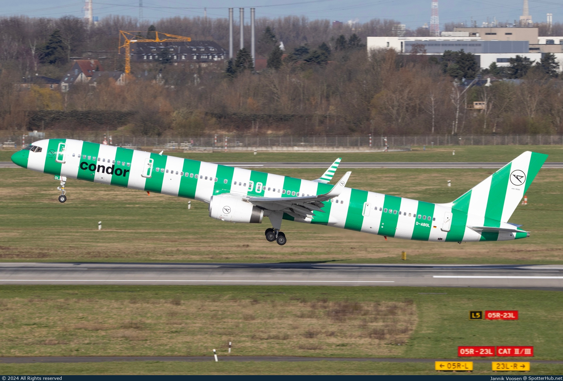 Photo of D-ABOL - Boeing 757-330 operated by Condor
