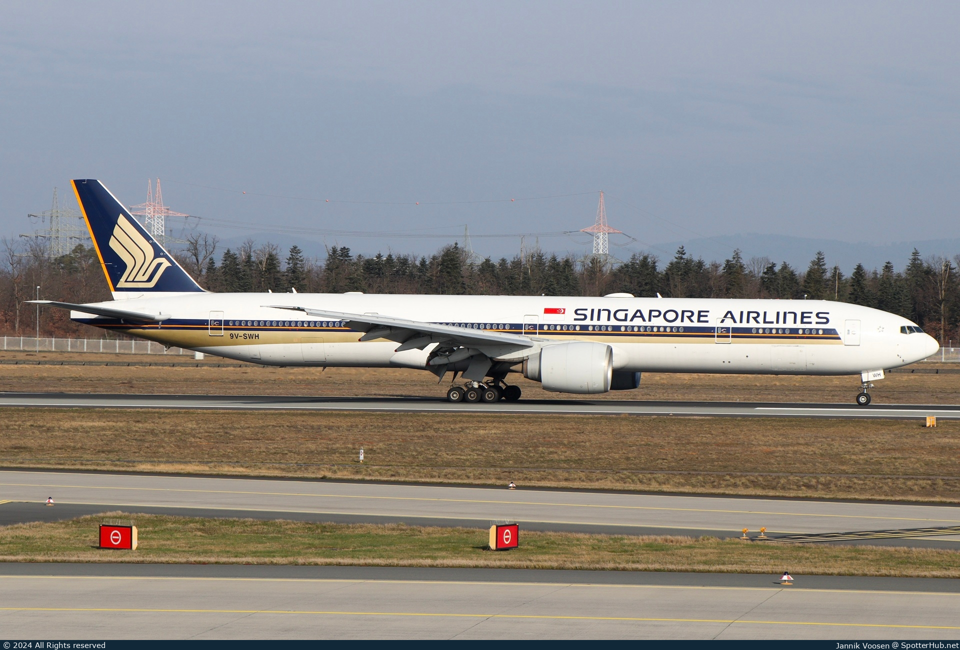 Photo of 9V-SWH - Boeing 777-312(ER) operated by Singapore Airlines