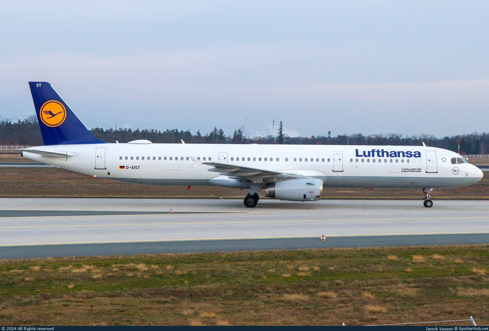 Photo of D-AIST - Airbus A321-231 operated by Lufthansa