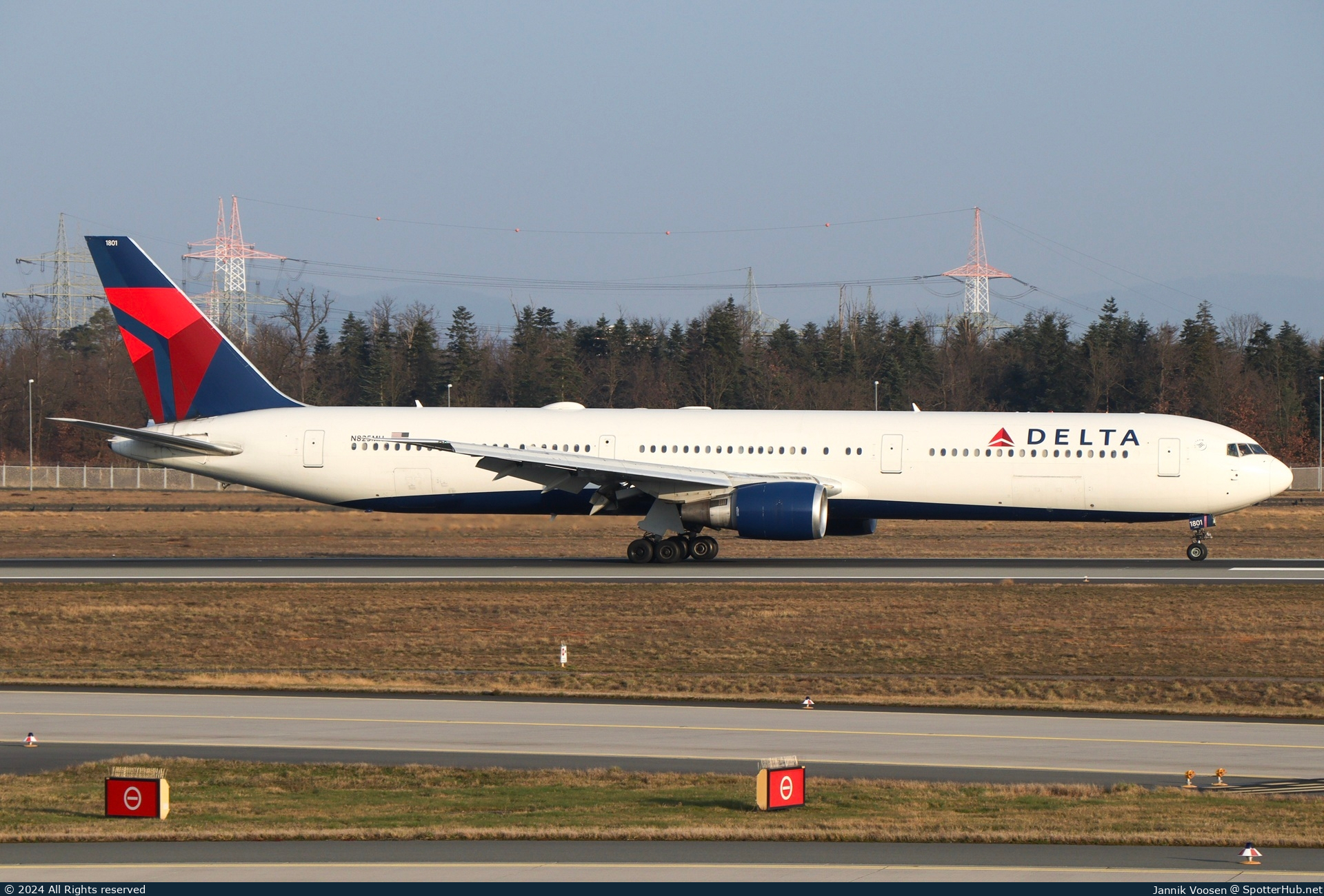 Photo of N825MH - Boeing 767-432(ER) operated by Delta Air Lines