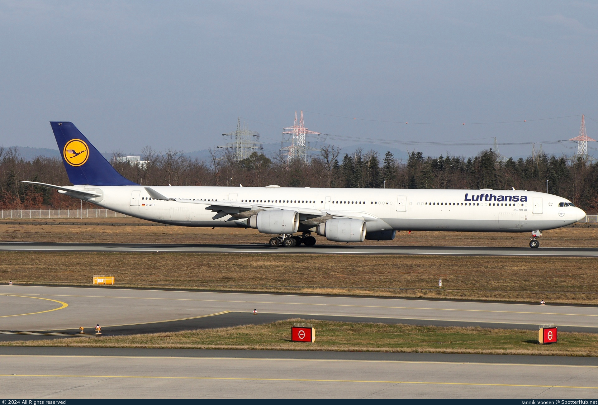 Photo of D-AIHT - Airbus A340-642 operated by Lufthansa