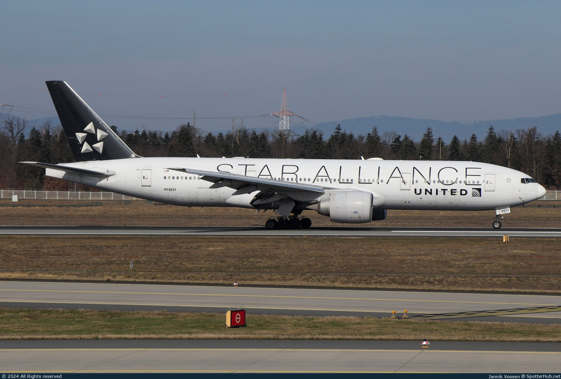 Photo of N78017 - Boeing 777-224(ER) operated by United Airlines